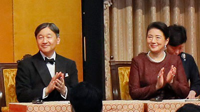 Japanese Majesties the Emperor and Empress listening to Latyr Sy performance at the commemorative banquet