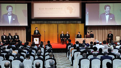 Prime Minister Abe giving a greeting at the commemorative banquet