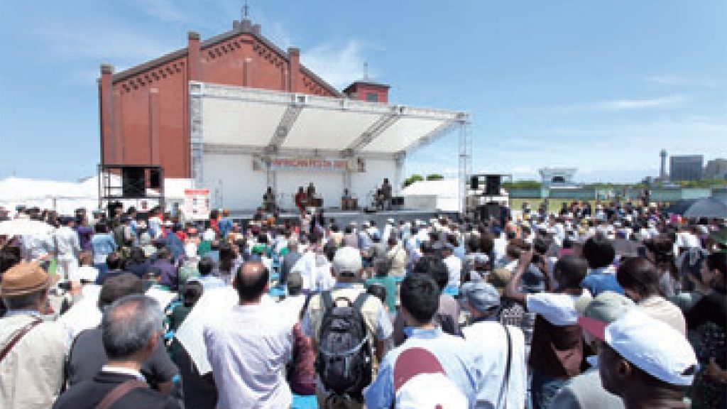 アフリカンフェスタ2013 横浜赤レンガ倉庫の野外ステージ